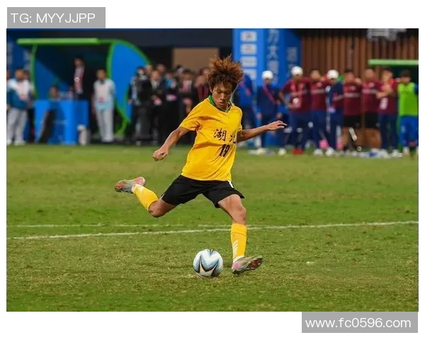高峰足球运动员的辉煌历程与背后奋斗故事揭秘 高峰足球运动员的辉煌历程与背后奋斗故事揭秘