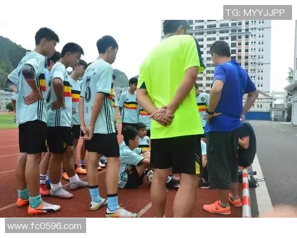 与足球明星同框的美好瞬间记录与分享的快乐时光 与足球明星同框的美好瞬间记录与分享的快乐时光